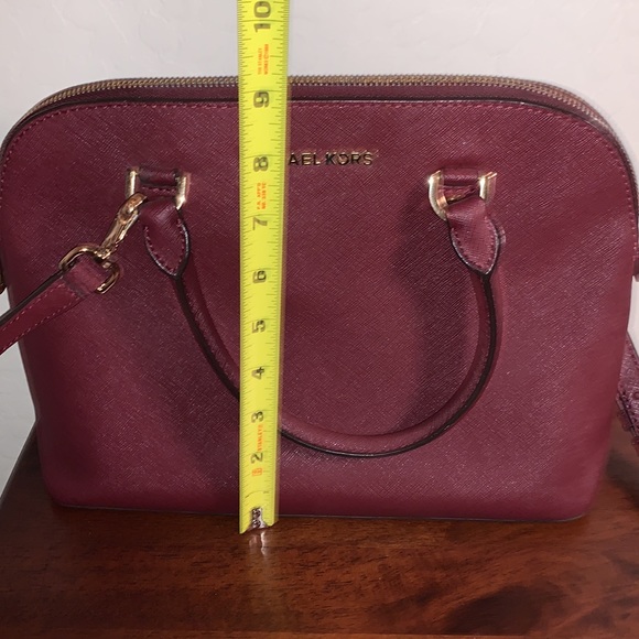 MICHAEL KORS GORGEOUS CROSSBODY HANDBAG WITH MATCHING WRISTLET - Picture 11 of 16